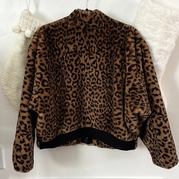 Beautiful free people faux fur leopard coat - Picture 2 of 4